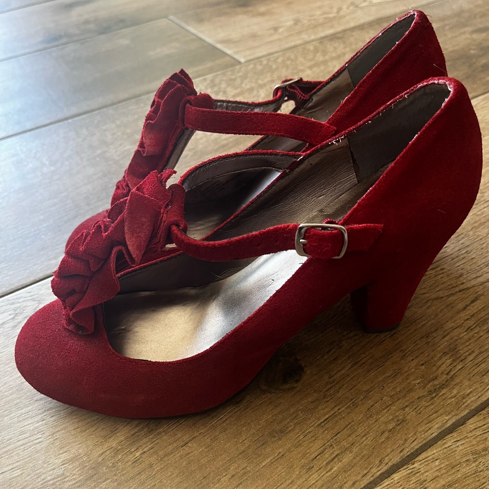 Red Steve Madden Velvet Heels with Ruffle detail - Picture 2 of 6